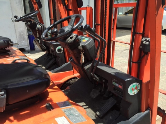 รถยกไฟฟ้าแบบนั่งขับขนาด1.5ตัน เสาสูง 3 เมตร TOYOTA 7FBEL15 ขายยกแพค 2 คัน