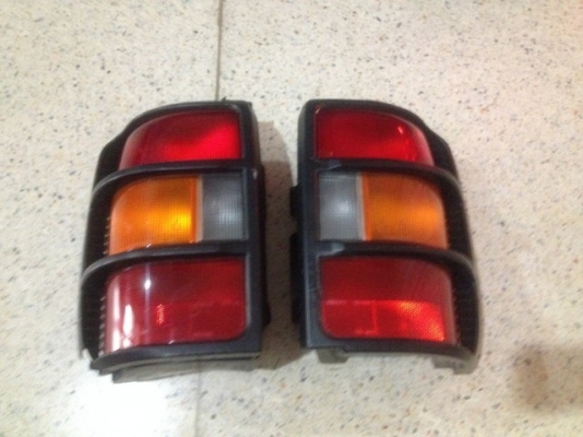 ไฟท้าย PAJERO โชกุน ของเก่าญี่ปุ่นเเท้สภาพตามรูปครับ ไฟท้าย PAJERO โชกุน ของเก่าญี่ปุ่นเเท้สภาพตามรูปครับ