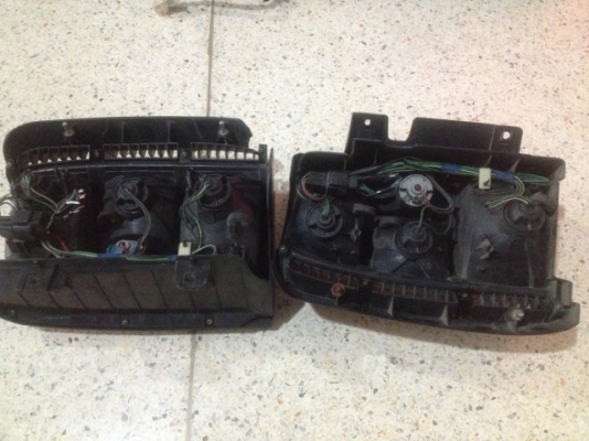 ไฟท้าย PAJERO โชกุน ของเก่าญี่ปุ่นเเท้สภาพตามรูปครับ ไฟท้าย PAJERO โชกุน ของเก่าญี่ปุ่นเเท้สภาพตามรูปครับ