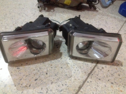 สปอรท์ไลท์ KOITO เลนเป็นกระจกข้างในโปรเจ็กเตอร์เก่าญี่ปุนสภาพสวย