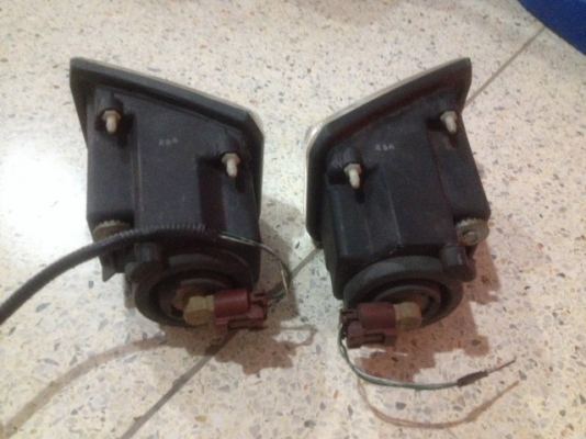 สปอรท์ไลท์ KOITO เลนเป็นกระจกข้างในโปรเจ็กเตอร์เก่าญี่ปุนสภาพสวย