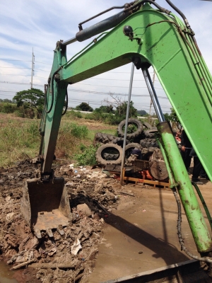 CAT 40 ปั็มนิ้ว หัวเก๋ง มีแอร์เย็นสู้หน้าร้อน เก่าไทย ขายตามสภาพครับ CAT 40 ปั็มนิ้ว หัวเก๋ง มีแอร์เย็นสู้หน้าร้อน เก่าไทย ขายตามสภาพครับ