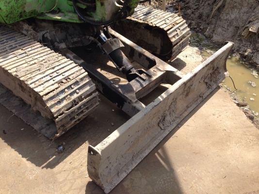 CAT 40 ปั็มนิ้ว หัวเก๋ง มีแอร์เย็นสู้หน้าร้อน เก่าไทย ขายตามสภาพครับ CAT 40 ปั็มนิ้ว หัวเก๋ง มีแอร์เย็นสู้หน้าร้อน เก่าไทย ขายตามสภาพครับ