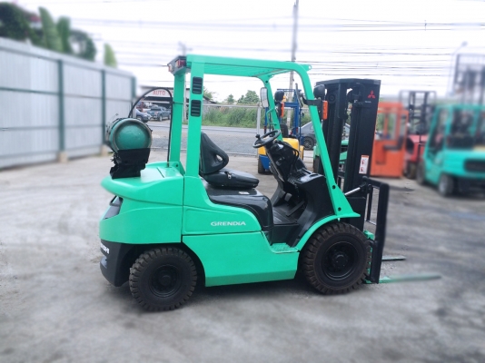 ขายโฟล์คลิฟ MITSUBISHI GRENDIA(รุ่นล่าสุด) 2.5 ตัน เกียร์ออโต้ รถดีมากๆๆรับประกัน 270,000 ติดต่อ 094-4267888 จะเด็ด