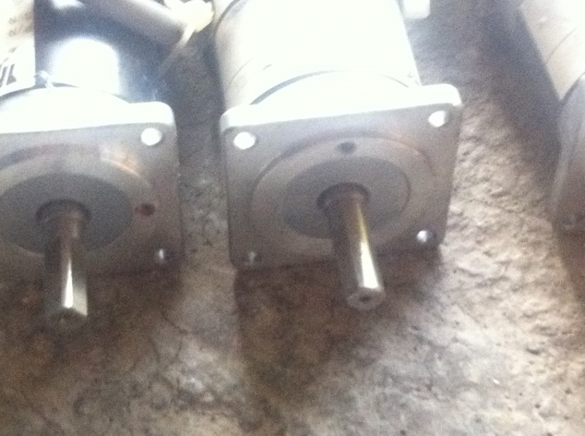 DCเซอร์โวมอเตอร์ มอเตอร์ MINERTIA 21V. 2.2 A. แกนเพลาโตประมาณ6-8 มม.