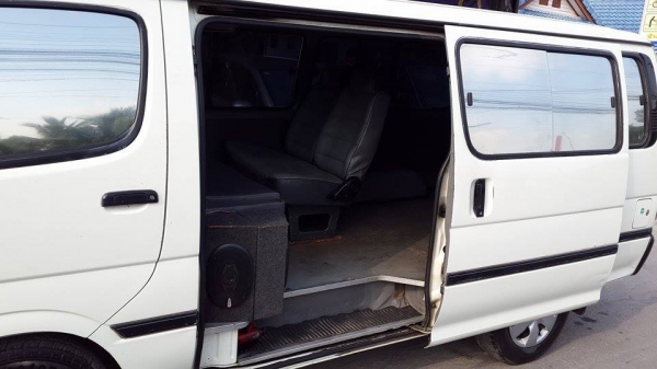 ขายรถตู้ Toyota Hiace สีขาว ปี 37 ติดแก็ส lpg ราคา 75,000 บาท +++++++++