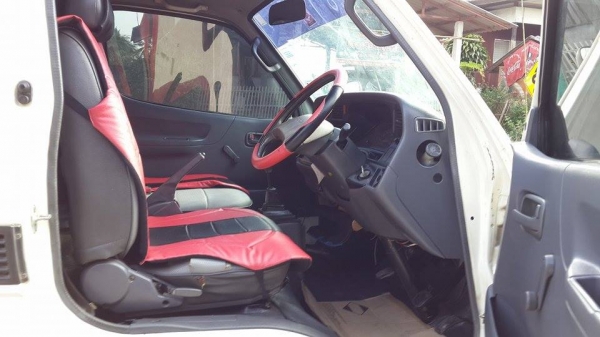 ขายรถตู้ Toyota Hiace สีขาว ปี 37 ติดแก็ส lpg ราคา 75,000 บาท +++++++++