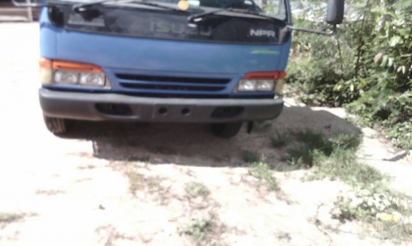 รถอีซูซุ 6 ล้อ รั้ว NPR  120 แรงม้า. ปี 49    สนใจติดต่อ  081 - 6079515