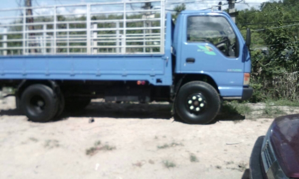 รถอีซูซุ 6 ล้อ รั้ว NPR  120 แรงม้า. ปี 49    สนใจติดต่อ  081 - 6079515