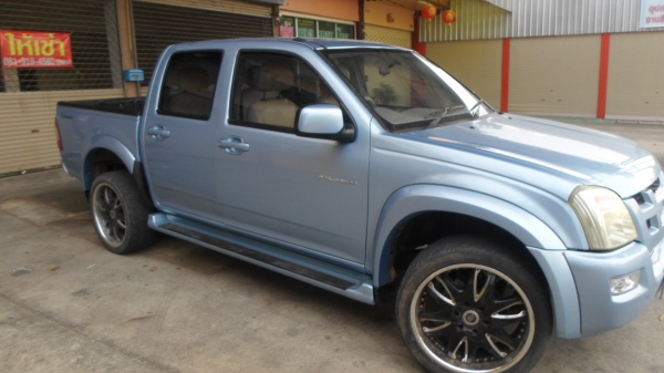 ขาย อีซูซุ ไฮเลนเดอร์ สี่ประตู