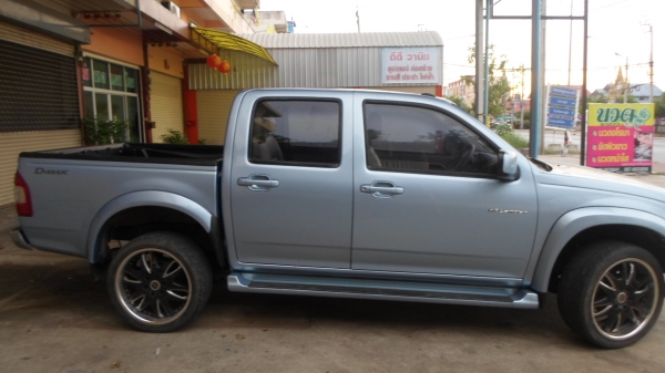 ขาย อีซูซุ ไฮเลนเดอร์ สี่ประตู