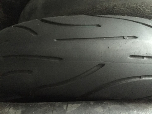 Michelin Pilot 120/70/17 - 160/60/18 ดอกลึก ๆ สวย ๆ นิ่ม ๆ ไม่มีรอยป่ะ Michelin Pilot 120/70/17 - 160/60/18 ดอกลึก ๆ สวย ๆ นิ่ม ๆ ไม่มีรอยป่ะ