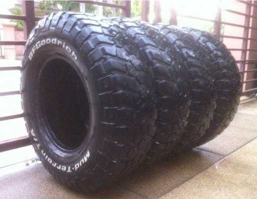 ยาง Mud BF goodrich KM2 265 75 16 สภาพดี