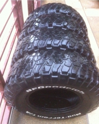 ยาง Mud BF goodrich KM2 265 75 16 สภาพดี