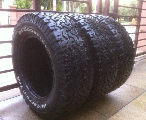 ยาง BF goodrich 265 65 17 ปลายปี12 ดอกติดหนวดทุกเส้น