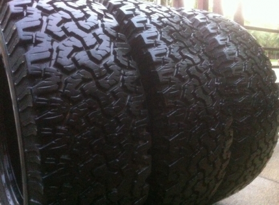 ยาง BF goodrich 265 65 17 ปลายปี12 ดอกติดหนวดทุกเส้น