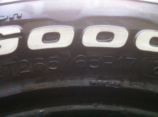 ยาง BF goodrich 265 65 17 ปลายปี12 ดอกติดหนวดทุกเส้น