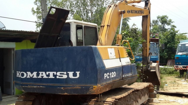 รถแม๊คโค  โคมัสสุ 120-5สภาพดี พร้อมใช้งาน  ไม่มีเอกสาร