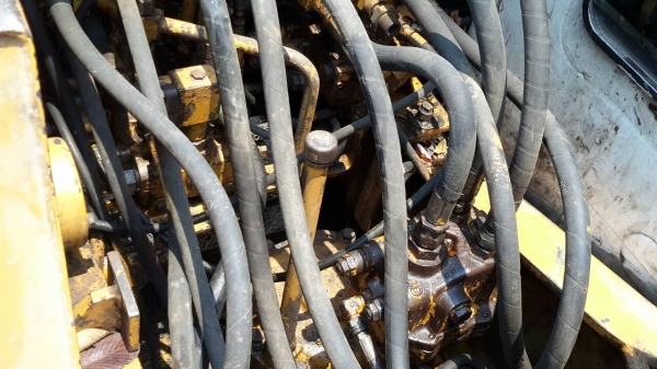 รถแม๊คโค  โคมัสสุ 120-5สภาพดี พร้อมใช้งาน  ไม่มีเอกสาร