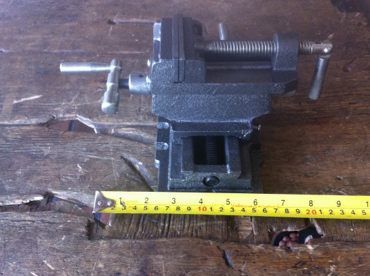 ปากกาจับชิ้นงาน 3 นิ้ว แบบมีแท่นเลื่อนได้สองแกน X และ Y ด้วยมือหมุน