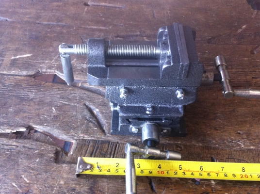 ปากกาจับชิ้นงาน 3 นิ้ว แบบมีแท่นเลื่อนได้สองแกน X และ Y ด้วยมือหมุน