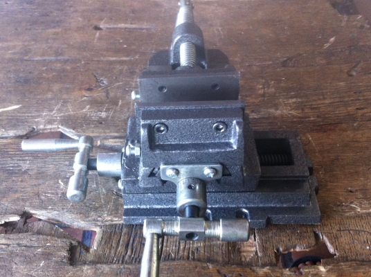 ปากกาจับชิ้นงาน 3 นิ้ว แบบมีแท่นเลื่อนได้สองแกน X และ Y ด้วยมือหมุน