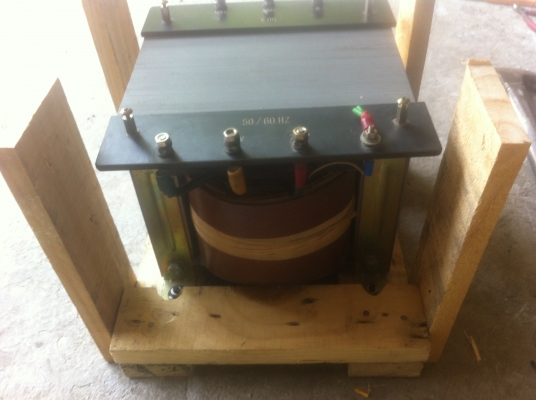 หม้อแปลงไฟขนาดใหญ่จาก 220 V. เป็น 100-110 V.หรือจาก 100-110 V เป็น. 220 V. จากญี่ปุ่นขนาด 50 A.