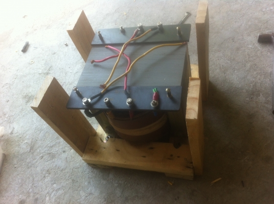 หม้อแปลงไฟขนาดใหญ่จาก 220 V. เป็น 100-110 V.หรือจาก 100-110 V เป็น. 220 V. จากญี่ปุ่นขนาด 50 A.