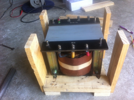 หม้อแปลงไฟขนาดใหญ่จาก 220 V. เป็น 100-110 V.หรือจาก 100-110 V เป็น. 220 V. จากญี่ปุ่นขนาด 50 A.