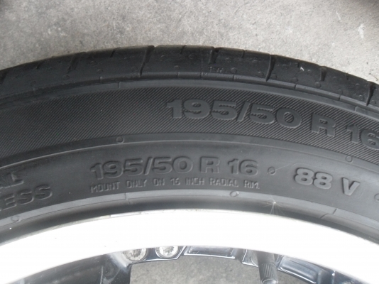 ล้อแม็ก 16นิ้ว 4รู100 พร้อมยาง สวยๆ 4 ล้อ ราคา 6300 บาท