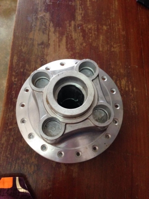 ขาย ดุมหน้า y80 กับ ดุมหลัง cg110  คับ