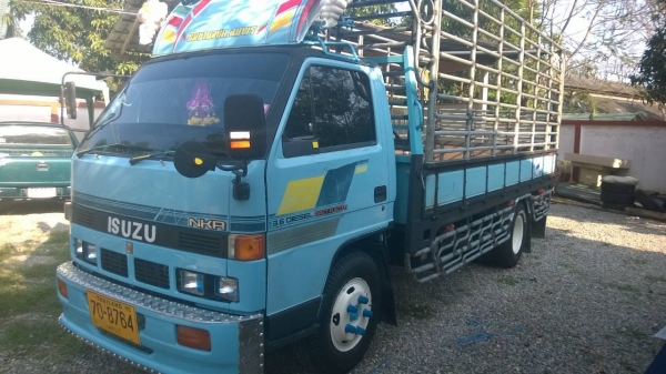 ขายด่วน Isuzu NKR 110 ใช้งานดีเยี่ยม