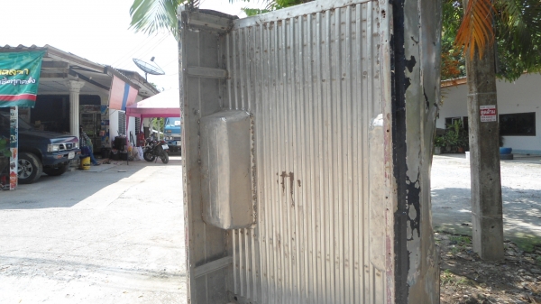 ขายกะบะเลสตามสภาพไม่มีฝาท้ายครับ  ของบิ๊กเอ็ม