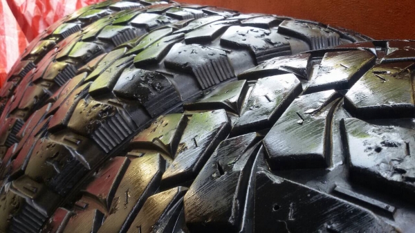 ขายยาง mud maxxis 265/75/16 ปี13