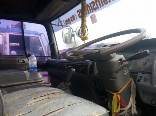 ขายดั้ม2เพลา HINO 3H ปี37 ห้างแท้ เครื่อง195แรง HO7D พ.เพาเวอร์ เบรกทิฟฟี่ ภายในสวย แอร์เย็น สภาพพร้อมใช้งาน ยางใหม่10เส้น เอกสารพร้อมโอน  สนใจโทร 090-8588220คุณนะ 093-3258446คุณบิว ID:narong498 หรือ www.truck.in.th/498 หรือเพจFacebook ณรงค์ ซื้อขายรถมือส