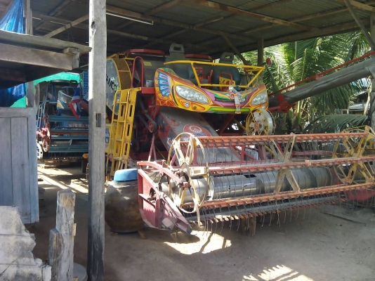 ขายรถเกี่ยวข้าว เกษตรพัฒนา อุ้ม 2.5 ตัน ไอ้หนุ่มไวไฟ ปี 55  เครื่อง JO หน้าเกียว 3 เมตรเลตทั้งคันราคาต่อรองได้ครับ