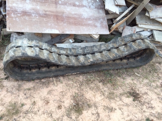 ขายแทรคยางแบคโฮเล็ก Pc30 มือ2สภาพพร้อมใช้งานครับ