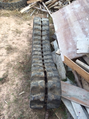 ขายแทรคยางแบคโฮเล็ก Pc30 มือ2สภาพพร้อมใช้งานครับ ขายแทรคยางแบคโฮเล็ก Pc30 มือ2สภาพพร้อมใช้งานครับ