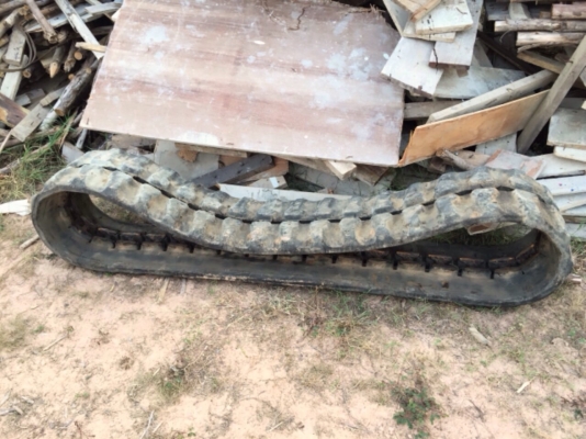 ขายแทรคยางแบคโฮเล็ก Pc30 มือ2สภาพพร้อมใช้งานครับ ขายแทรคยางแบคโฮเล็ก Pc30 มือ2สภาพพร้อมใช้งานครับ