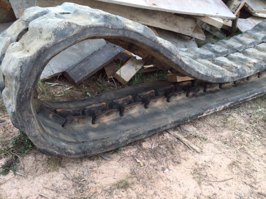 ขายแทรคยางแบคโฮเล็ก Pc30 มือ2สภาพพร้อมใช้งานครับ ขายแทรคยางแบคโฮเล็ก Pc30 มือ2สภาพพร้อมใช้งานครับ