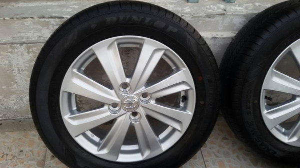 ขายล้อแม็กป้ายแดง Toyota vios/yaris 15" ยางปี15 สนใจติดต่อเล็กคลองสามครับ 081-3747940