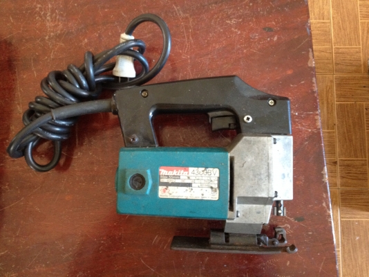 ขาย เลื่อยจิ๊กซอ ปรับรอบได้ มากิต้า แท้ญี่ปุ่น ใช้งานดีครับ 2400