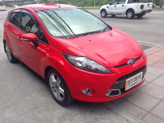 FORD FIESTA 1.6 5 ประตู TOP สุด 5 ประตู มือเดียวออกห้าง รถสวย พวงมาลัยมัลติ ARIBAG คู่ เบรค ABS กระจกไฟฟ้า จัดไฟแนนได้ ฟรีดาวน์