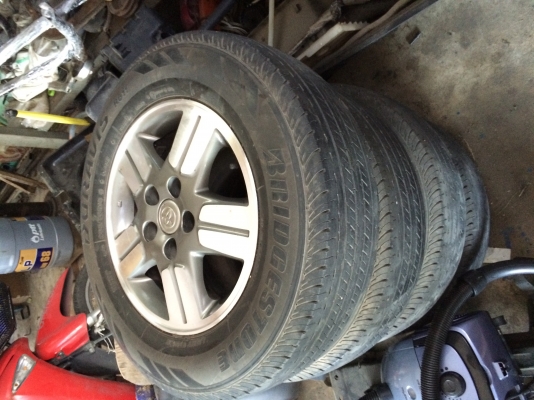 ล้อเดิมพร้อมยาง สภาพสวย พร้อมน๊อตล้อ