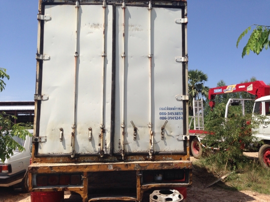 ตู้แห้งบรรทุกสินค้าสวยๆ ยกลงจากHINO FF177 ยาว7.20เมตร