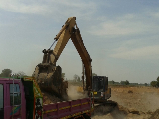 ขายแมคโครถขุดpc200-3KOMATSU/0857698049/0887115178