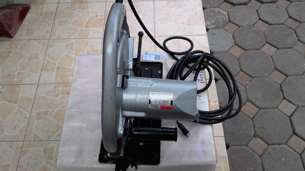 เลื่อยวงเดือน 10 นิ้ว makita รุ่น 5201N (1,450w.) ใช้สำหรับตัดไม้ มือสองสภาพใหม่มาก ปรับราคาเหลือ6.500บาท