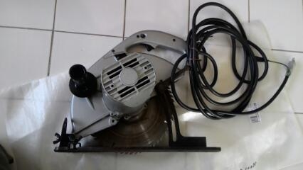 เลื่อยวงเดือน 10 นิ้ว makita รุ่น 5201N (1,450w.) ใช้สำหรับตัดไม้ มือสองสภาพใหม่มาก ปรับราคาเหลือ6.500บาท