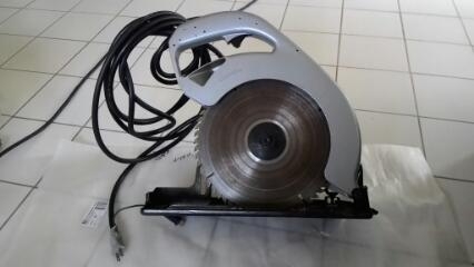 เลื่อยวงเดือน 10 นิ้ว makita รุ่น 5201N (1,450w.) ใช้สำหรับตัดไม้ มือสองสภาพใหม่มาก ปรับราคาเหลือ6.500บาท