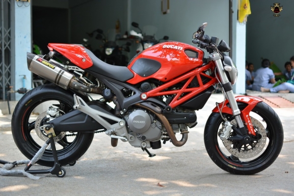DUCATI MONSTER 795 รุ่นปี 2012 นางฟ้า ของแต่งเยอะ ทะเบียนพร้อมโอน 299,000 -